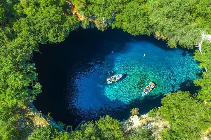 Kefalonia Half-Day Highlights: Melissani Boat, Drogarati Cave, Robola Wine & Myrtos View