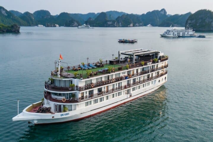 Luxury 2-Day Halong Bay Cruise: Kayak, Sung Sot Cave & Private Balcony