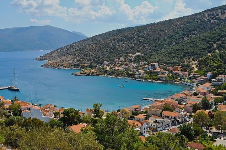 Kefalonia Half-Day Tour: Melissani Lake, Drogarati Cave & Myrtos Viewpoint photo 4