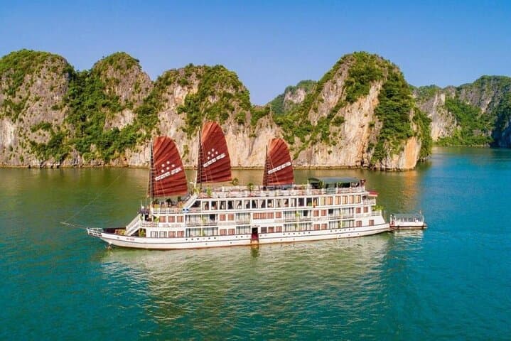 Halong Bay 2-Day Overnight Cruise from Hanoi — Private Balcony & Kayaking