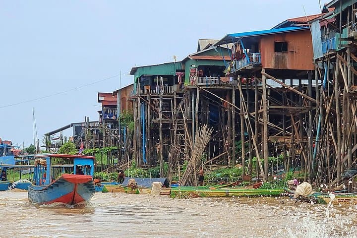 Kampong Phluk Jeep and Boat Tour: Siem Reap Floating Village Experience photo 2