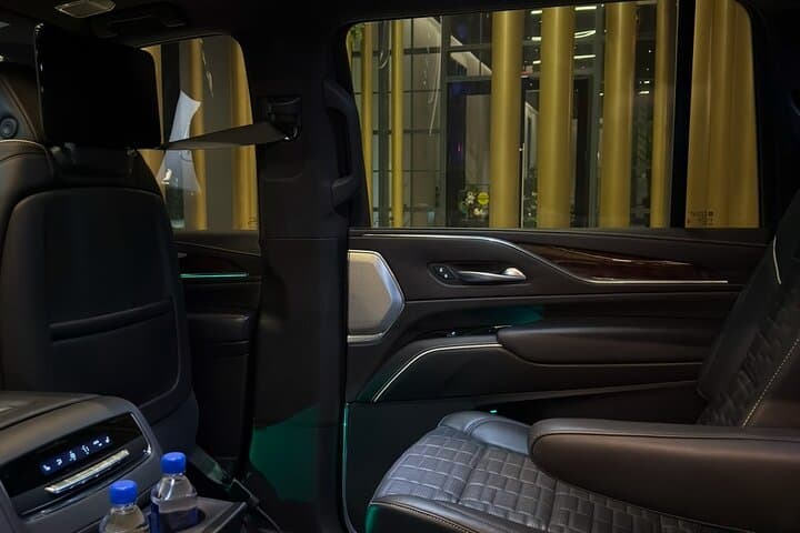 Miami Airport to Downtown: Private Premium SUV Transfer Guide photo 4