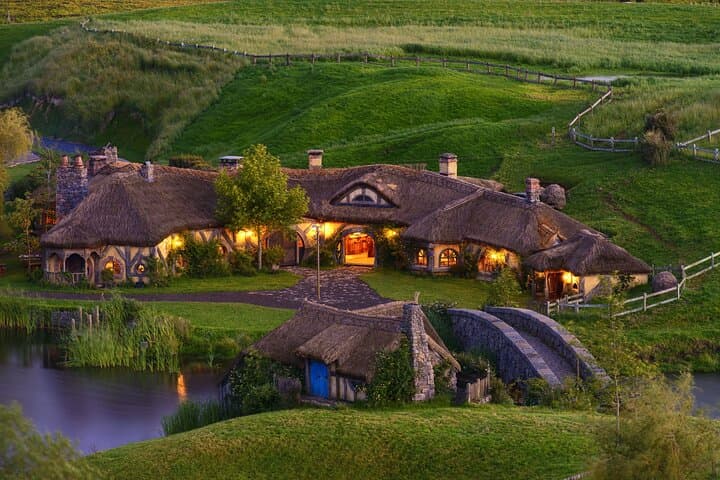 Auckland to Hobbiton & Te Puia: Small-Group Day Tour from Auckland