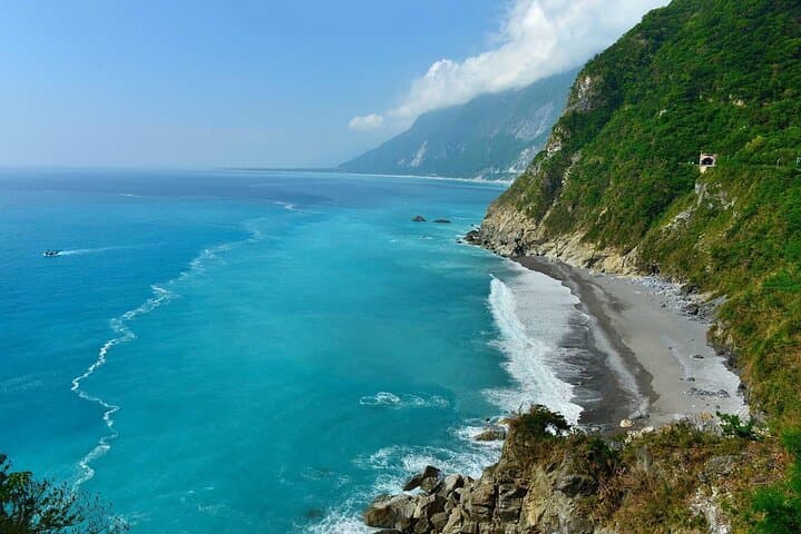 Private Taroko Gorge & Hualien Coastal Day Tour from Hualien photo 3