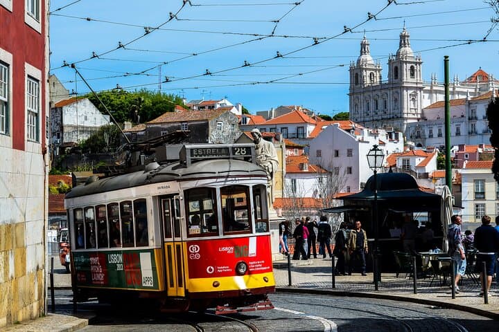Lisbon E‑Bike Adventure: Seven Hills Miradouros & Tagus Views photo 2