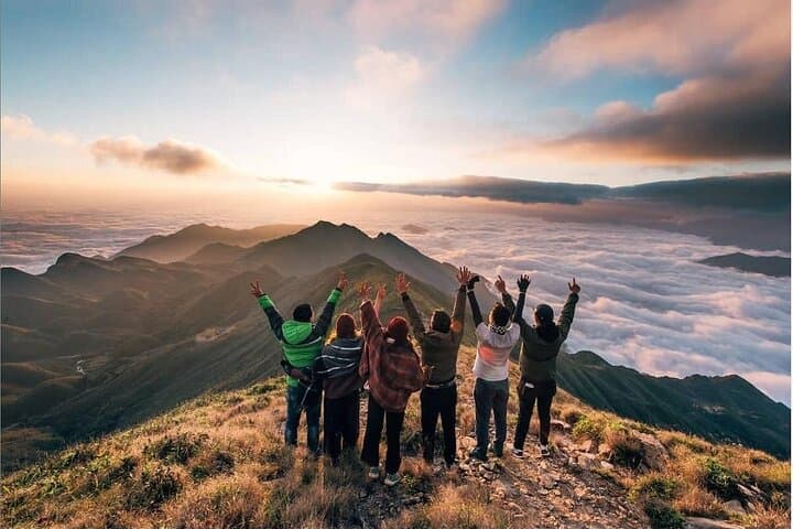 Ta Chi Nhu Cloud Hunt: 2-Day Summit Trek from Hanoi
