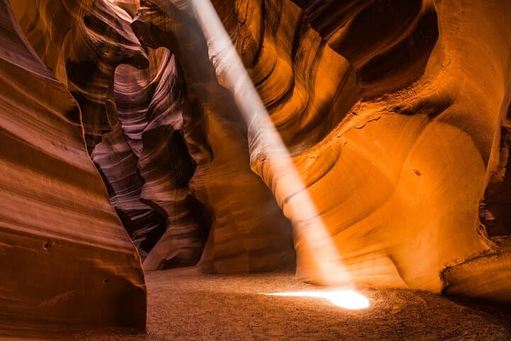 Antelope Canyon & Horseshoe Bend Day Tour from Las Vegas with Lunch and WiFi