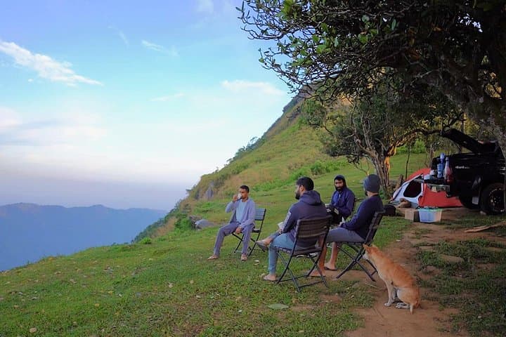 All-Inclusive 2-Day Mountain Camping from Colombo: Hulangala, Green Mountain & Madolsima