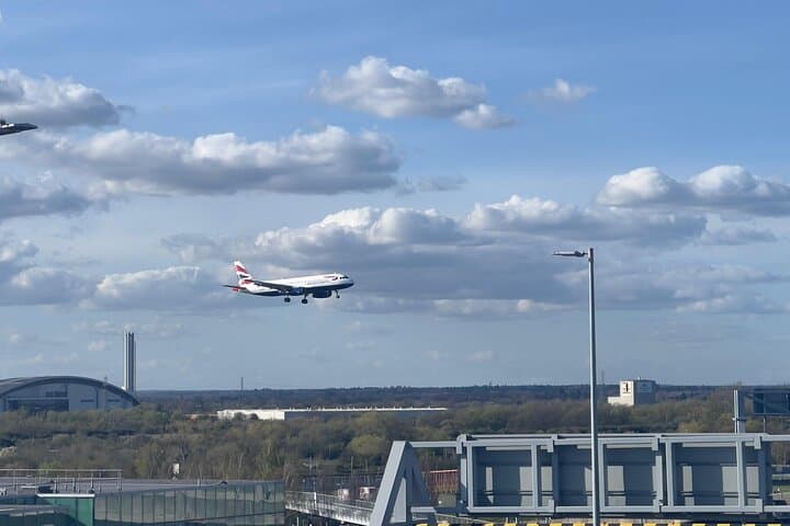 Heathrow to Central London Private Transfer — Meet & Greet Service photo 4