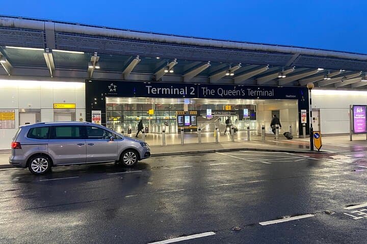 Heathrow to Central London Private Transfer — Meet & Greet Service photo 3