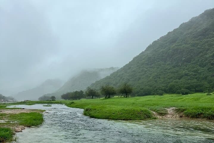 Salalah East & West Day Tour — Sumhuram, Mughsail & Marneef Cave photo 2