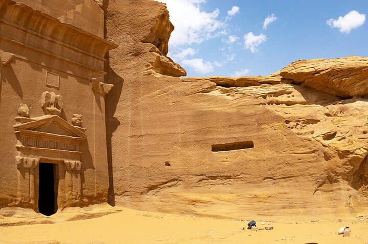 Full-Day Al Ula Private Tour from Madinah: Hegra (Madain Saleh) & Elephant Rock photo 2