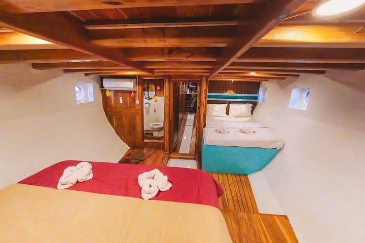Komodo National Park 3D2N Deluxe Pinisi Sailing Adventure from Labuan Bajo photo 4