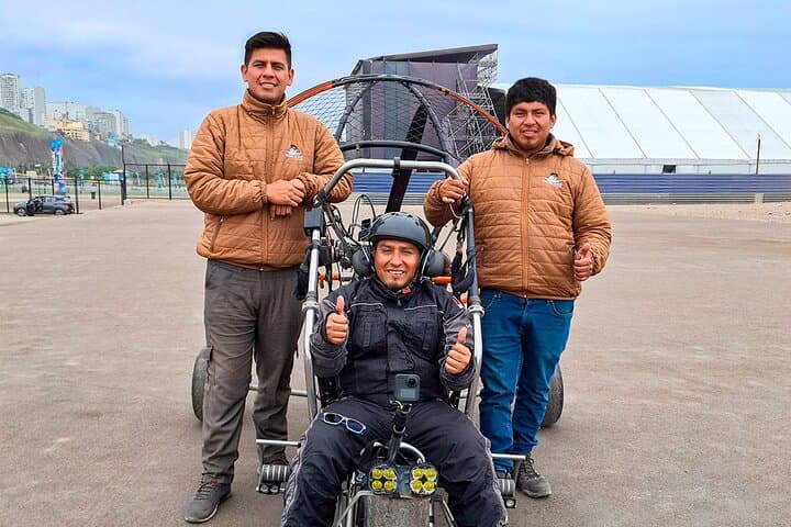 Paratrike Flight Over Costa Verde: Paragliding Tours in Lima, Peru photo 5