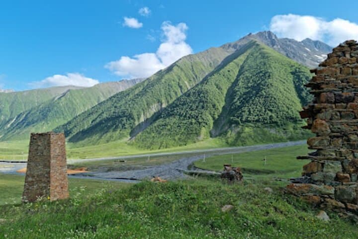 Truso Valley Trek from Kazbegi: Café Truso Short Hike & Scenic Drive photo 3