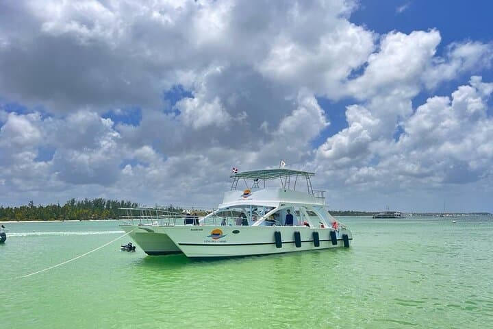 Punta Cana Catamaran Snorkel Tour with Open Bar and Natural Pool