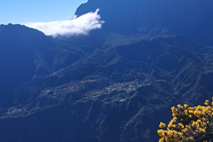 Maïdo Private Excursion: Sunrise Views of Mafate & Piton des Neiges