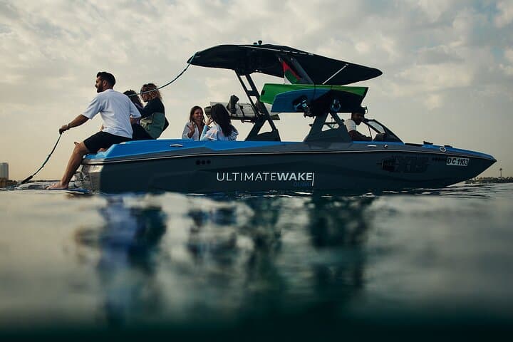Wakesurfing and Wakeboarding Lessons in Dubai — Jumeirah 1 Boat Sessions photo 4