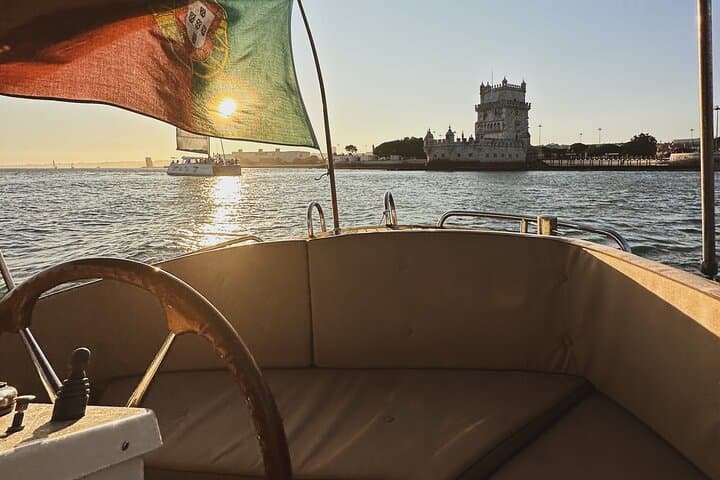 Lisbon Sunset Cruise on the Tagus: Pizza, Pastel de Nata & Open Bar photo 2