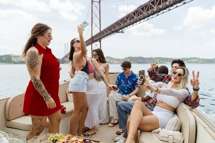 Lisbon Comfortable Cruise: Pastel de Nata, Open Bar & Tagus Sights photo 4