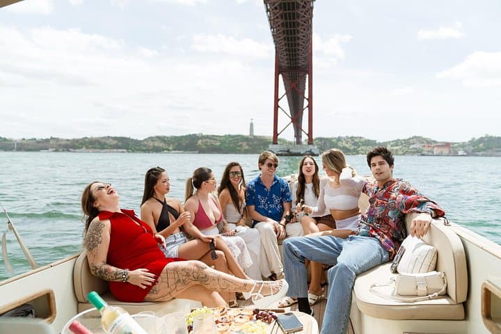Lisbon Comfortable Cruise: Pastel de Nata, Open Bar & Tagus Sights photo 6