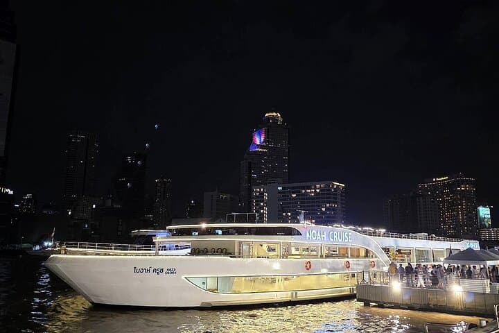 Noah Luxury Dinner Cruise: Chao Phraya Night Buffet, Thai Dance & City Sights