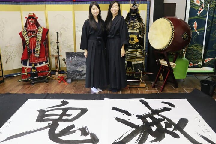 Samurai Calligraphy Experience in Osaka: Final Brushstrokes & Shodo Workshop photo 3