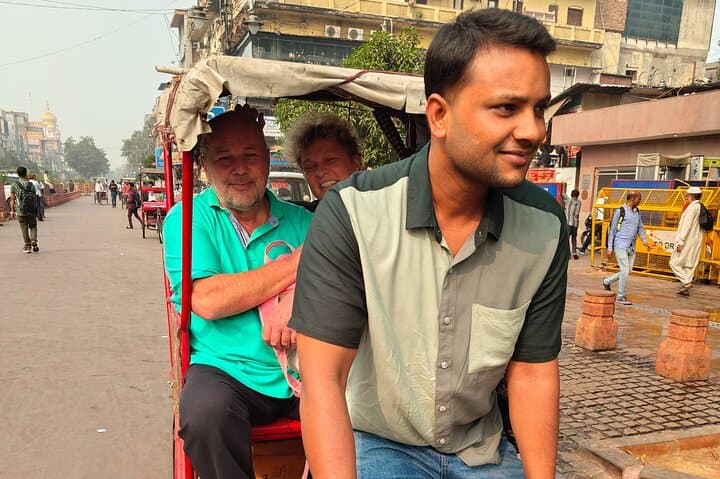 Full-Day Delhi Discovery: Rickshaws, Spices & Iconic Temples