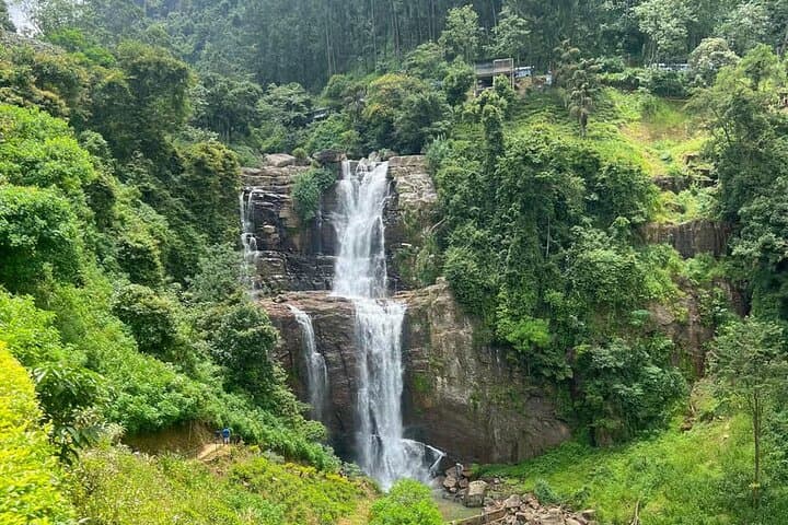 Sri Lanka Private Driver Tours: Custom Car & Van Transfers Across the Island photo 2