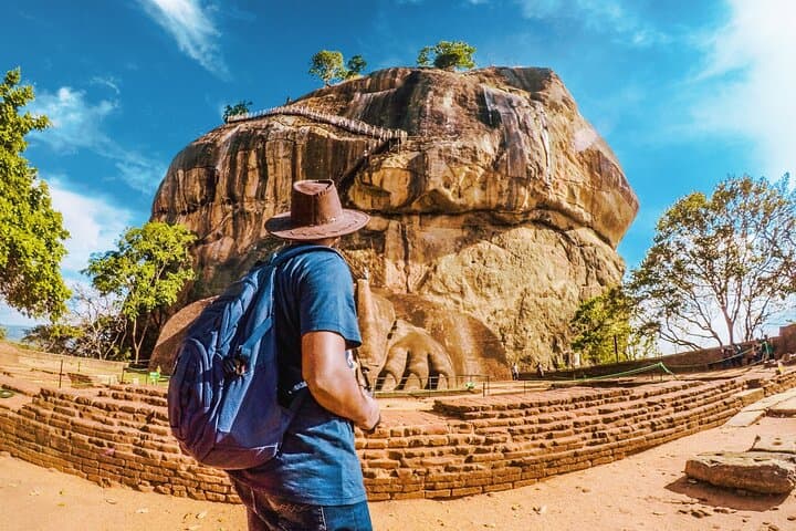 Sri Lanka Private Driver Tours: Custom Car & Van Transfers Across the Island photo 3