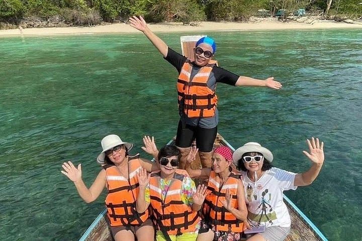Private Longtail Boat Day Trip to Trang 4 Islands — Emerald Cave, Kradan & Snorkel photo 1
