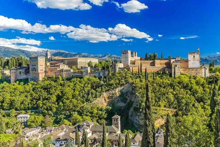 Self-Guided Granada Walking Tour: Audio Guide Route from Train Station to Mirador San Nicolás photo 5