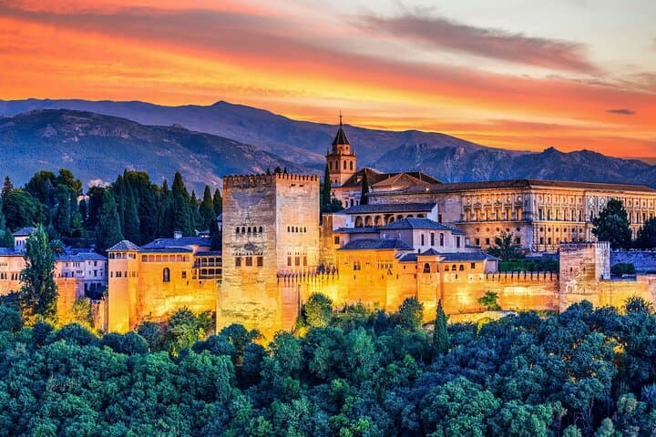 Self-Guided Granada Walking Tour: Audio Guide Route from Train Station to Mirador San Nicolás photo 3