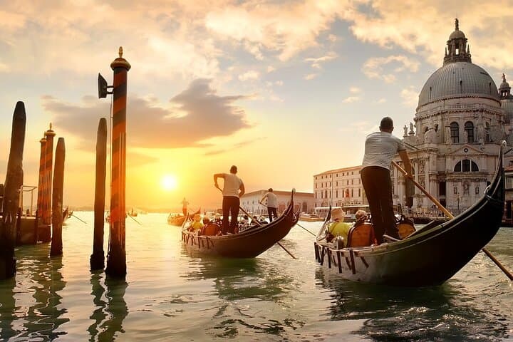 Venice Walking Tour and Gondola Ride: Hidden Canals & Grand Canal Highlights photo 4