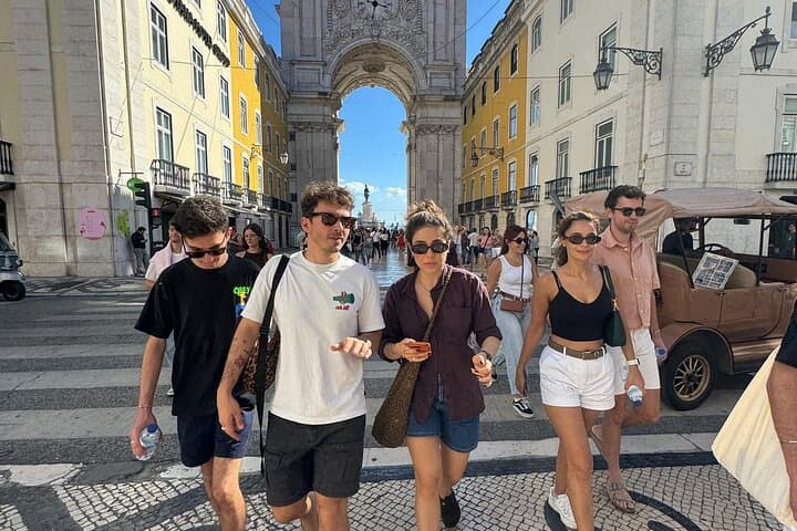 Lisbon Outdoor Treasure Hunt Adventure Game — WhatsApp-Guided City Puzzle photo 1