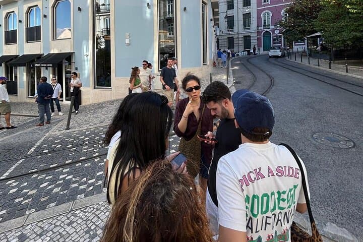 Lisbon Outdoor Treasure Hunt Adventure Game — WhatsApp-Guided City Puzzle photo 3