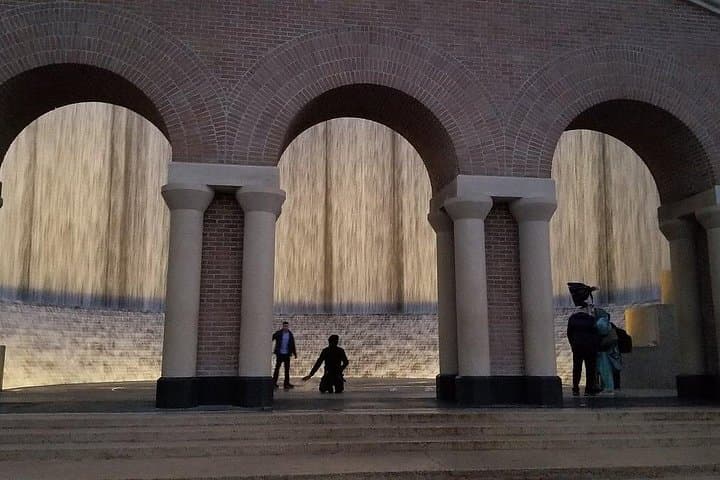 Houston December Holiday Lights Tour: Waterwall, The Galleria & Tanglewood photo 2