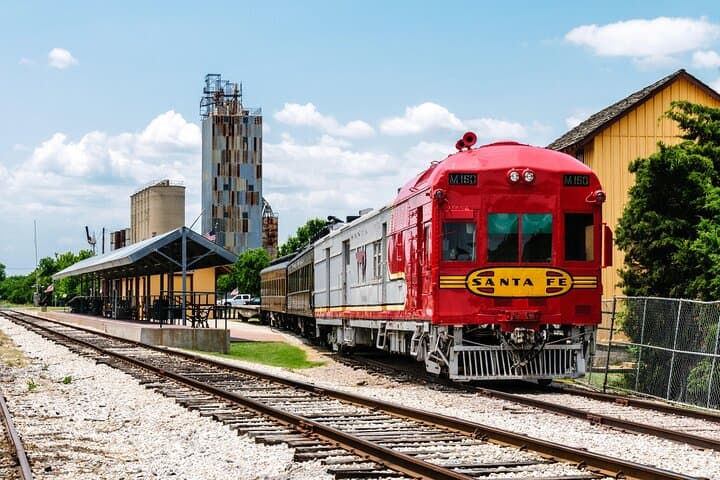 Historic Downtown Grapevine: Private Large-Group Walking Tour (3 hours) photo 2