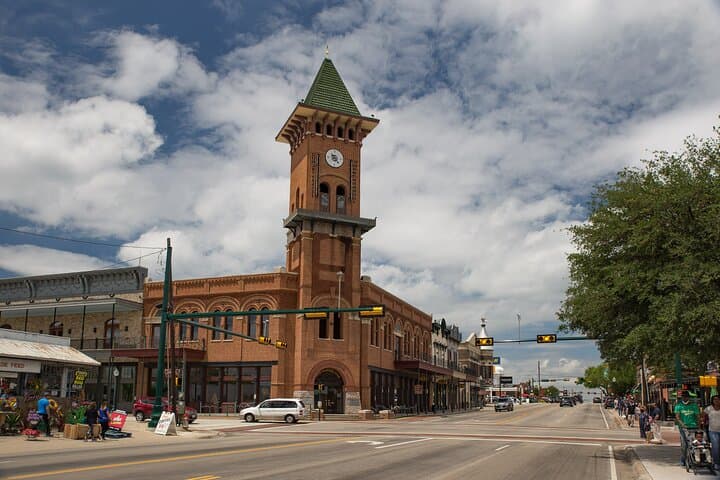 Historic Downtown Grapevine: Private Large-Group Walking Tour (3 hours) photo 3