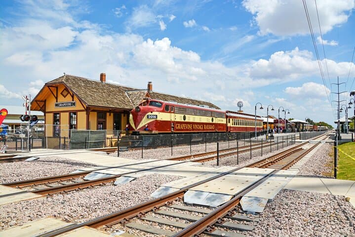 Historic Downtown Grapevine: Private Large-Group Walking Tour (3 hours) photo 4