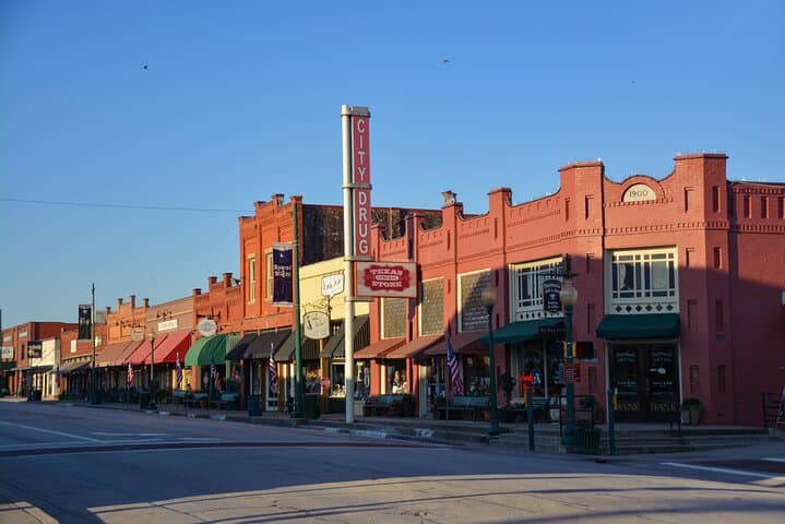 Historic Downtown Grapevine: Private Large-Group Walking Tour (3 hours) photo 5
