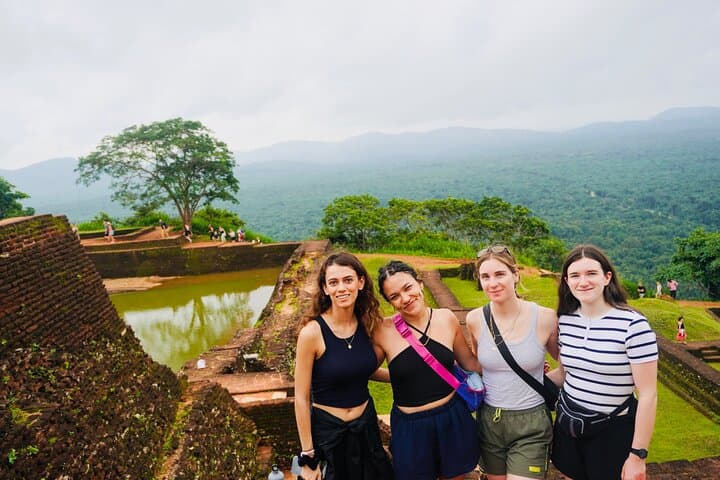 Five-Day Private Circuit: Culture, Safari and Beaches Across Sri Lanka photo 2