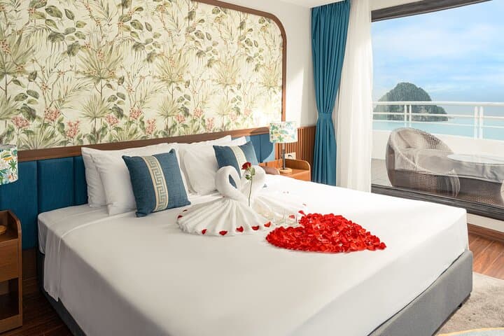 Halong Harmony: 2-Day Lan Ha Bay Cruise with Kayaking & Cave Visits photo 6
