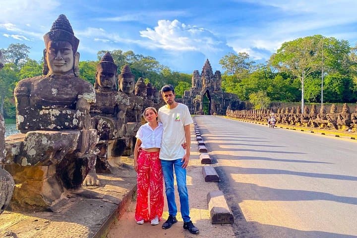 Phnom Penh to Angkor Wat: Full-Day Temples Park Tour with Tickets & Lunch photo 3