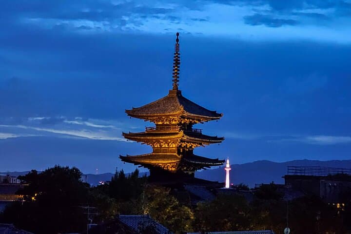 Gion Night Walking Tour: 3-Hour Guided Stroll Through Kyoto's Lantern-Lit Streets photo 4