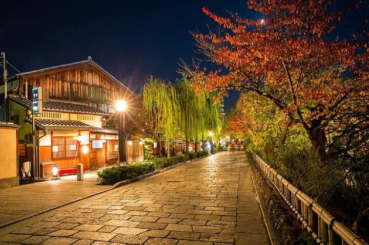 Gion Night Walking Tour: 3-Hour Guided Stroll Through Kyoto's Lantern-Lit Streets
