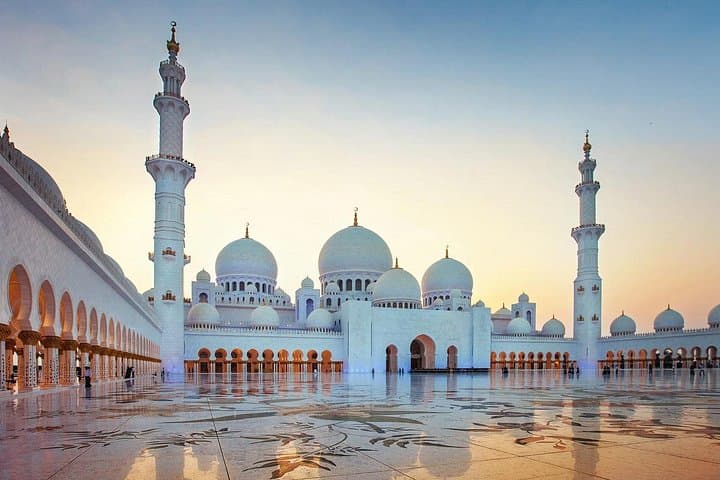 Abu Dhabi Private City Tour with Guide and Car — Sheikh Zayed & Qasr Al Watan photo 1