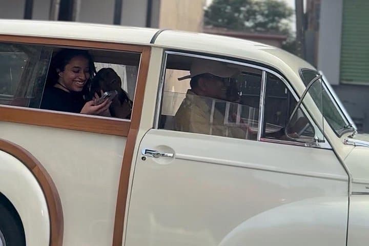 Classic Morris Minor Drive Along Galle Face Green — Private Colombo Tour