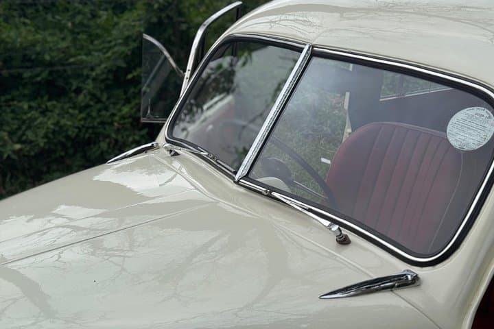 Classic Morris Minor Drive Along Galle Face Green — Private Colombo Tour photo 5