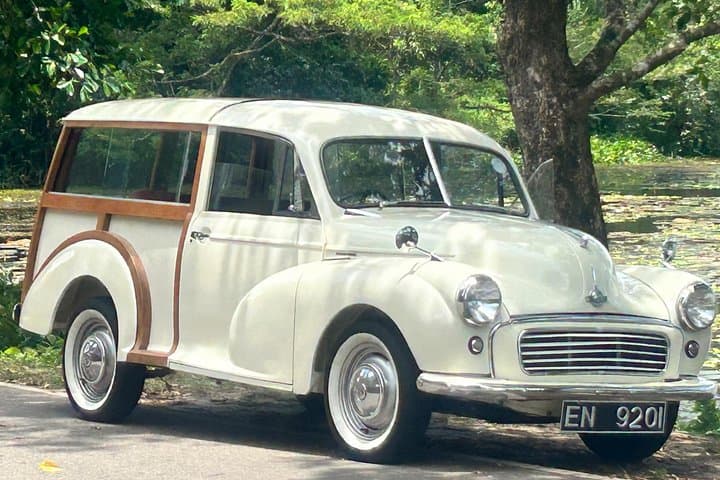 Classic Morris Minor Drive Along Galle Face Green — Private Colombo Tour photo 6